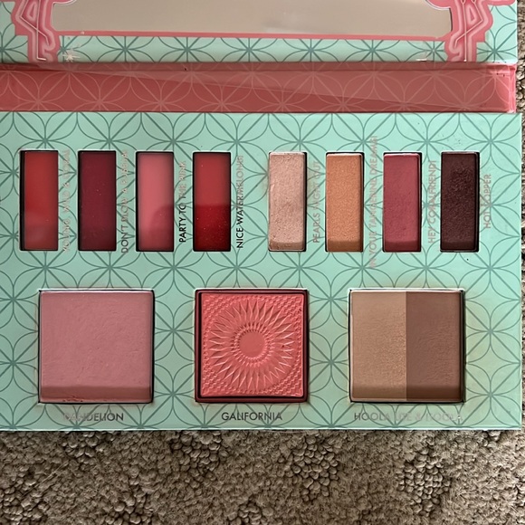 Benefit Party Like a Flockstar Eye Lip Cheek Face Palette - Picture 2 of 7